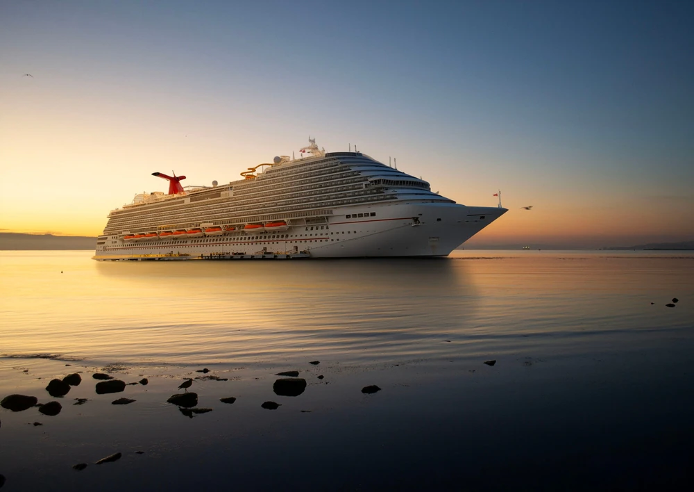 Kreuzfahrt bei Sonnenuntergang